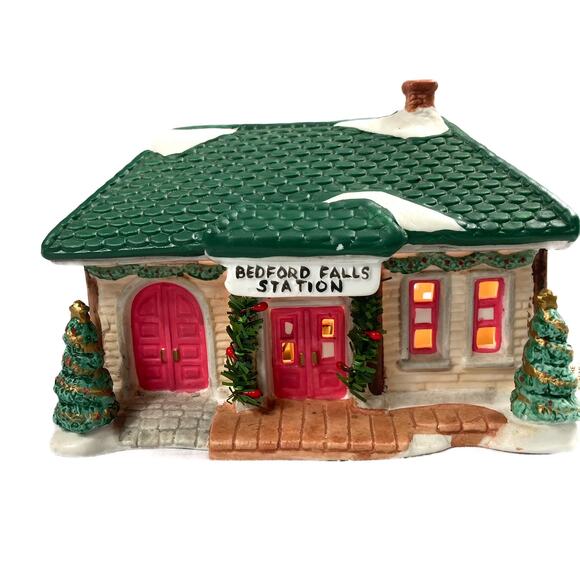 Bedford Falls Train Station Illuminated Hand painted indoor Christmas display - Picture 1 of 9